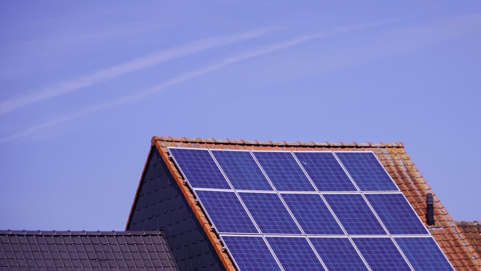 Deye low-voltage and high-voltage battery systems