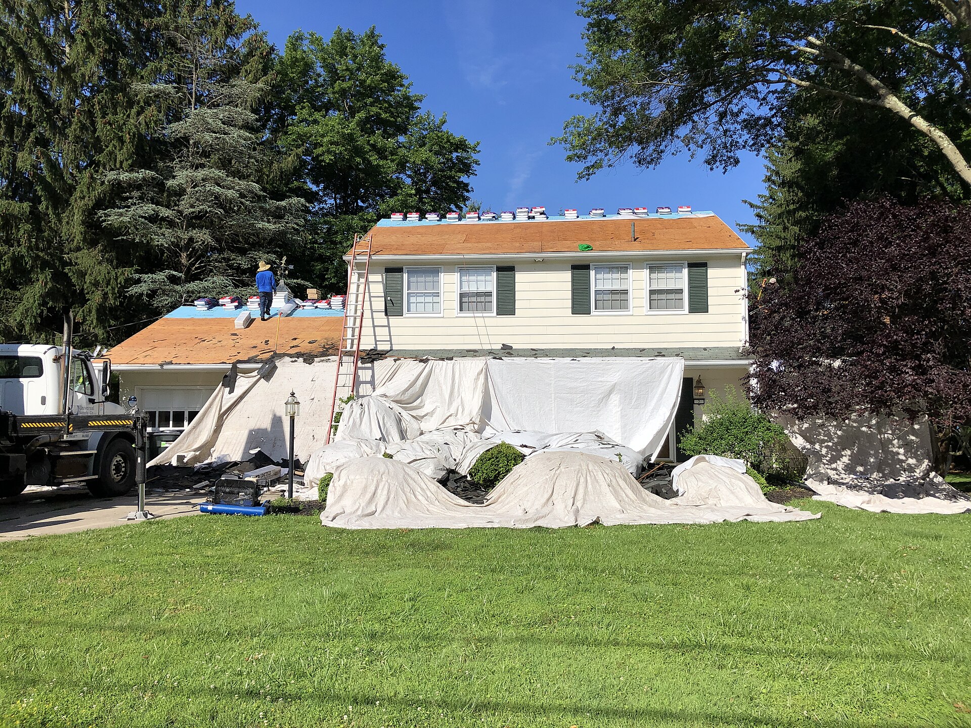 Deye Installation Saudi Villa Roof